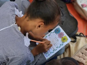 الأونروا تعيد بناء مساحات تعلّم بديلة للأطفال في غزة